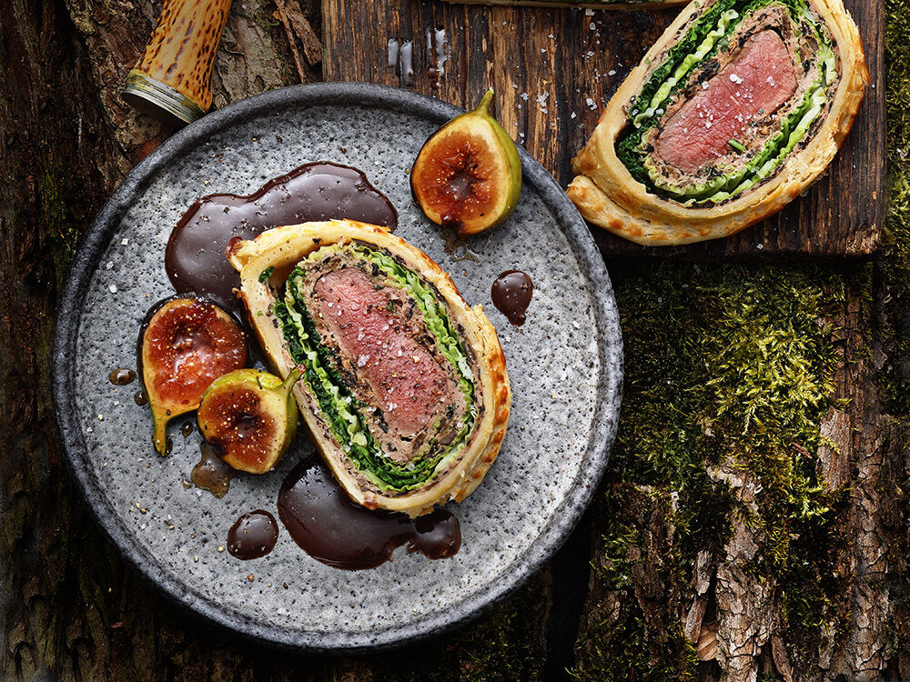 filet-wellington-vom-damhirsch-mit-barolo-schoko-sauce-und-feigen