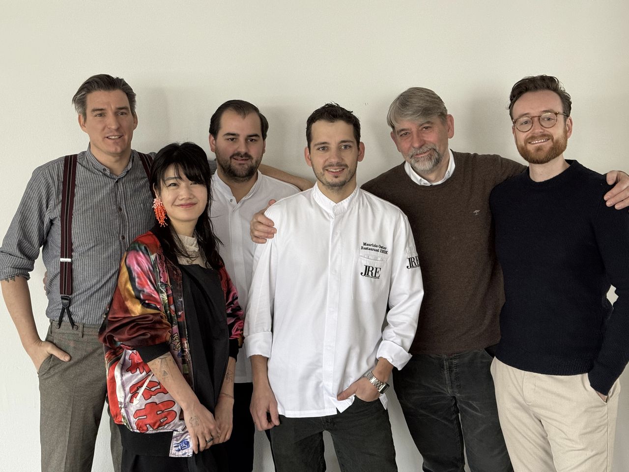 Sojasaucen Test Jury, sechs Menschen nebeneinander