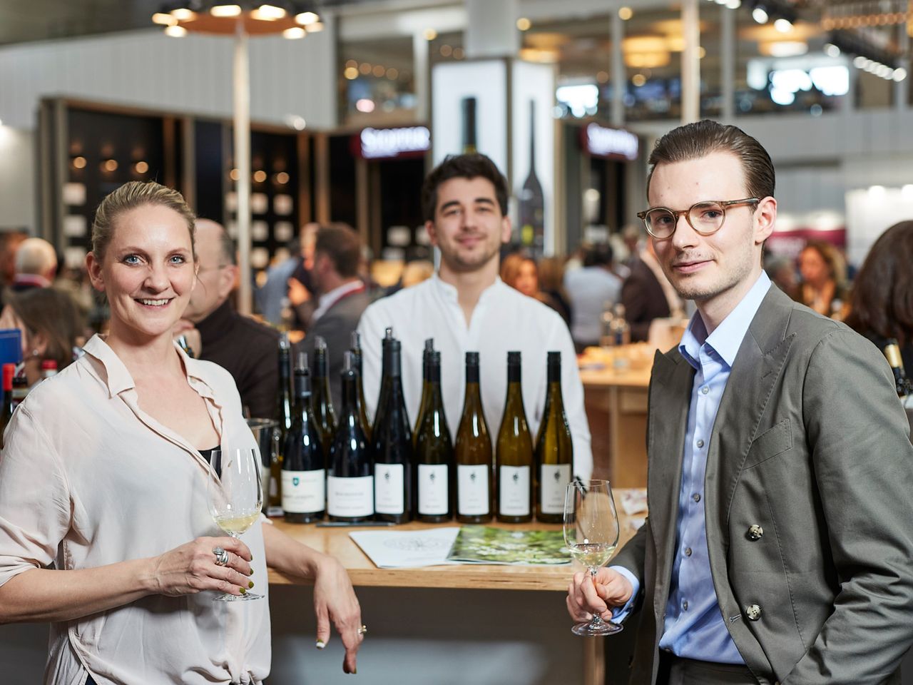 Eva Fricke mit Team auf der ProWein