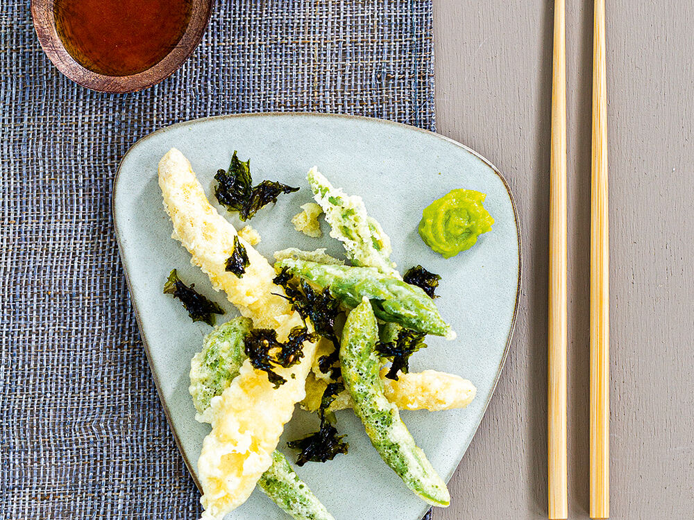 Spargel-Tempura mit Ponzu-Dip