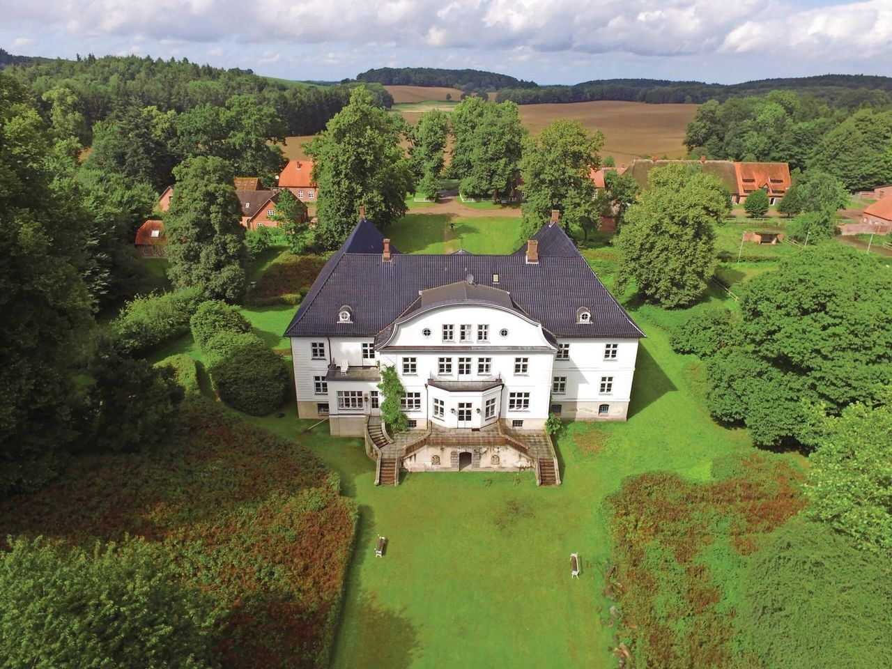 Das Herrenhausvon Gut Deutsch-Nienhof von der Südseite