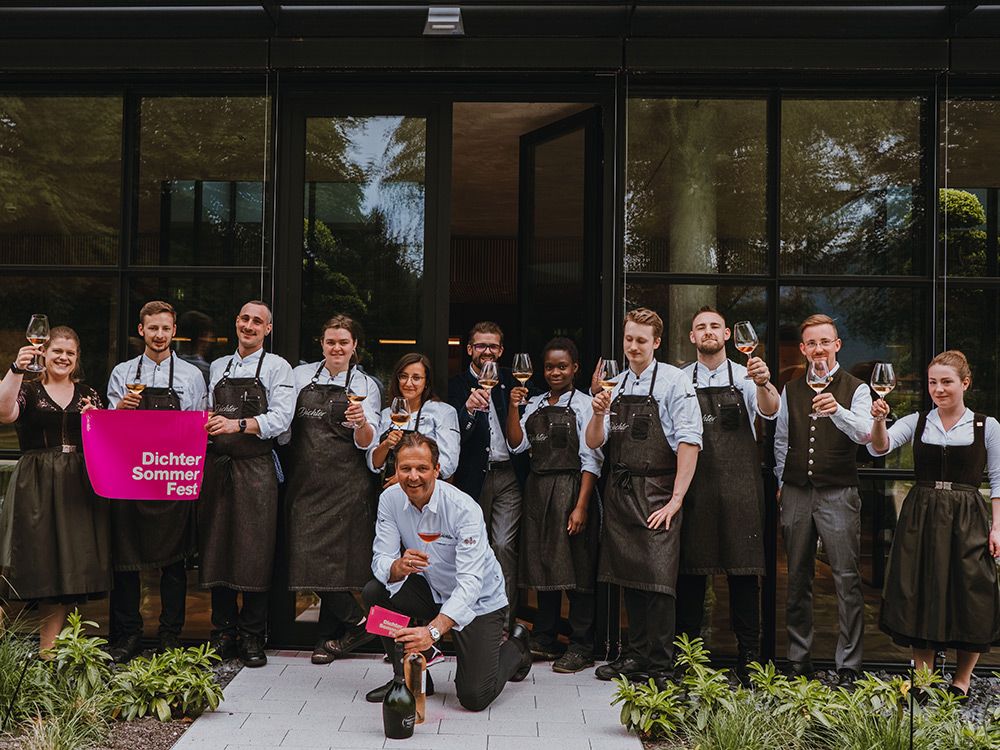 Thomas Kellermann uns sein Team im Restaurant Dichter am Tegernsee thomas-kellermann-und-team-im-restaurant-dichter-am-tegernsee