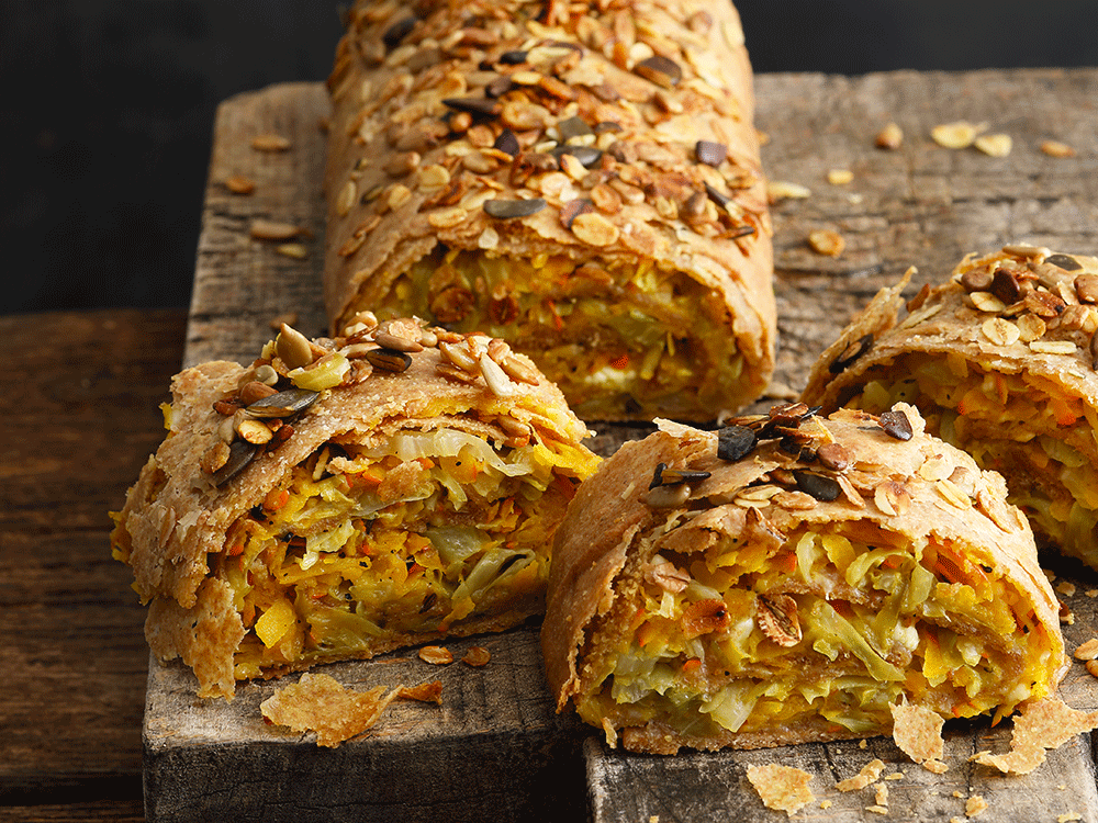 vollkorn-strudel-mit-spitzkohl-kürbis-füllung