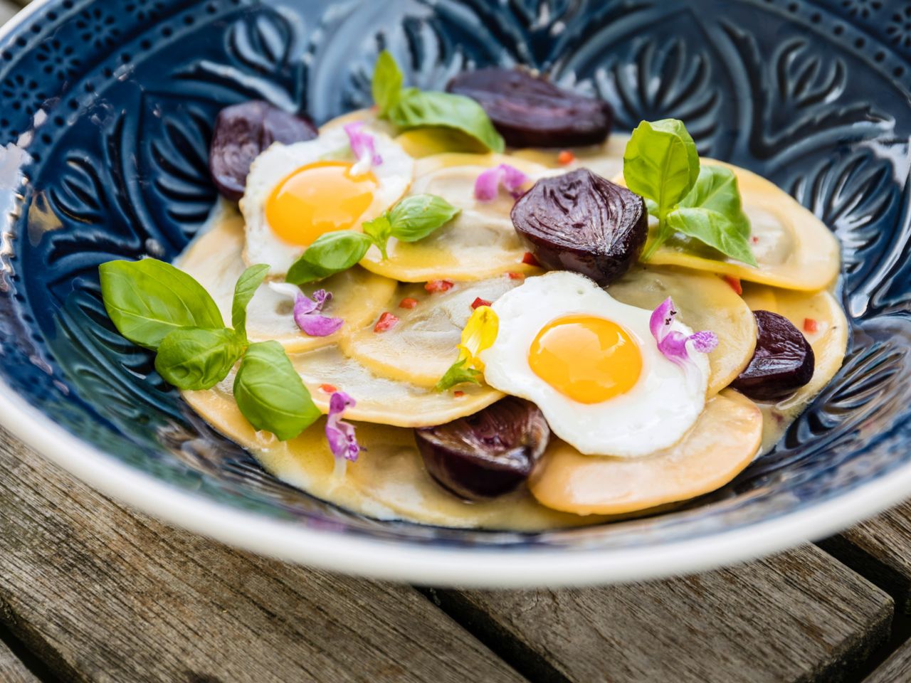 Restaurant_Falconera_Rotweinschalotten_Pasta_preview