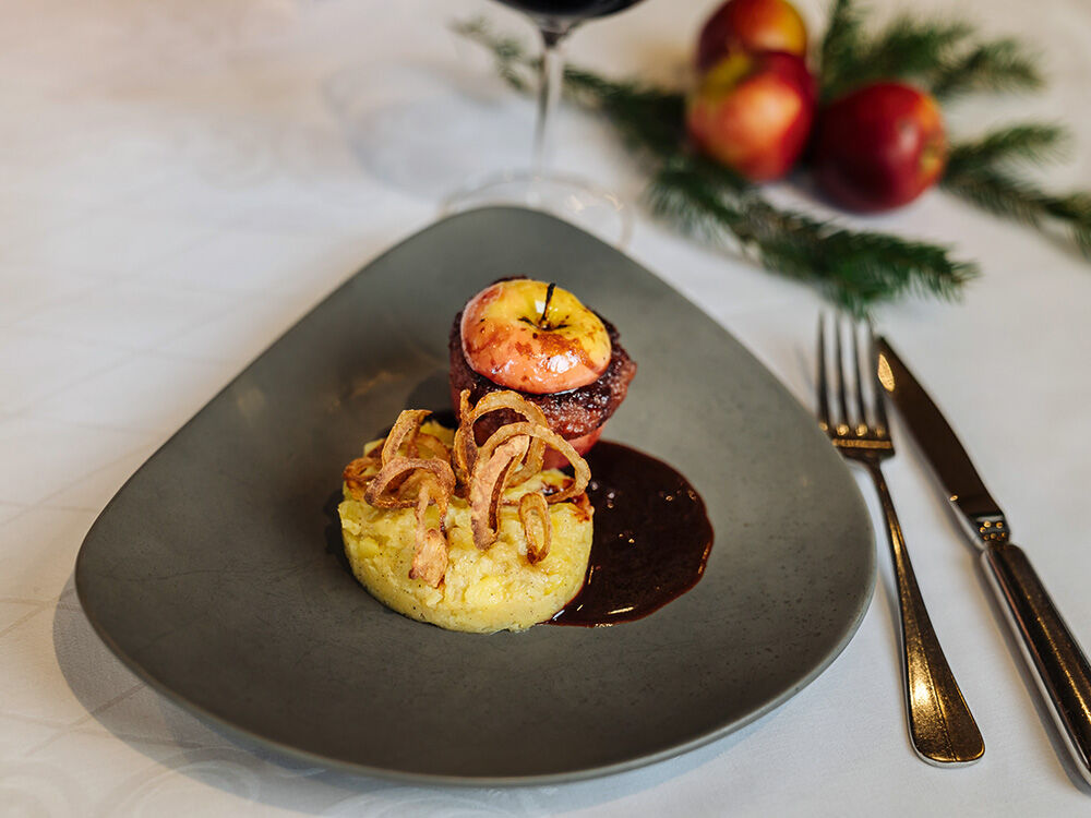 Himmel un Ääd – vegetarische Grützwurst mit Äpfeln und Kartoffelstampf Himmel un Ääd – vegetarische Grützwurst mit Äpfeln und Kartoffelstampf