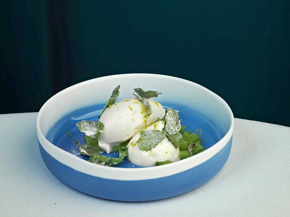 eis-aus-schwarzem-rettich-im-essigbraetlein-von-yves-ollech