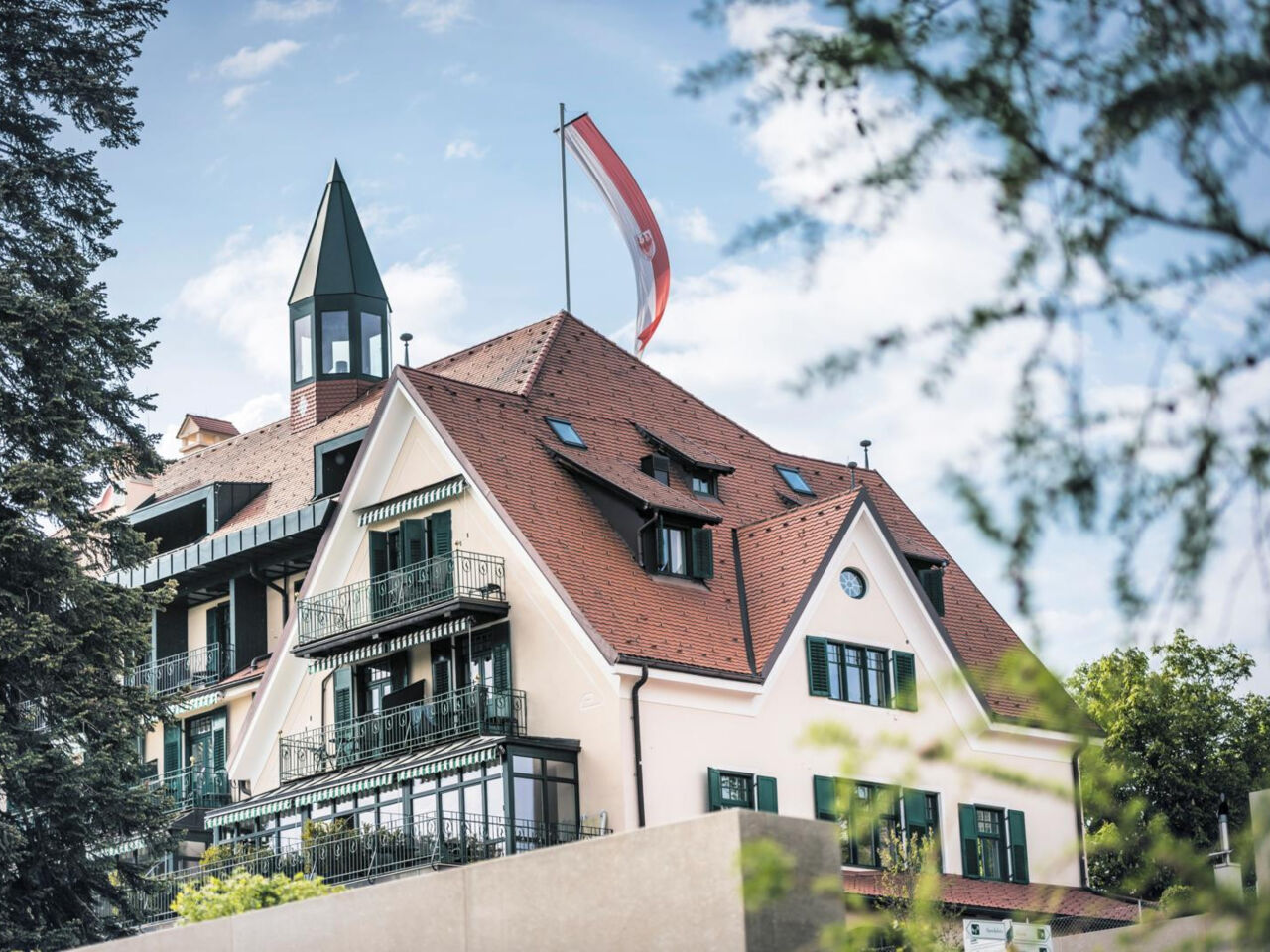 Hausansicht_Parkhotel-Holzner_Restaurant-1908