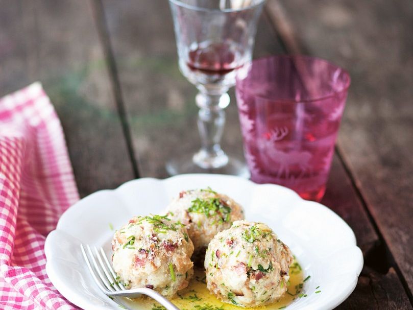 Seasons_10284816_Layout_Speckknoedel_mit_Butter_Tirol_oesterrei