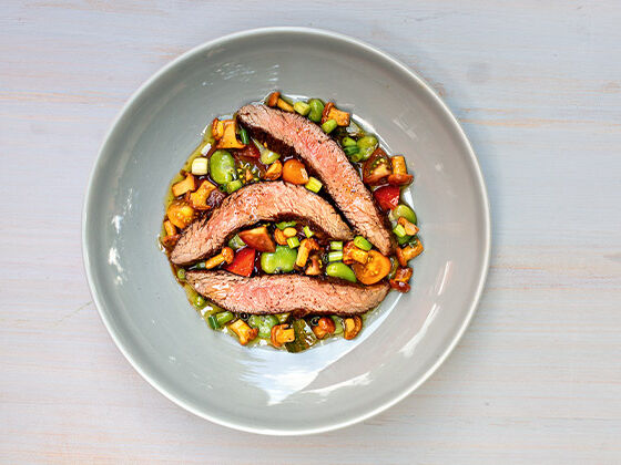 Flanksteak-mit-bohnen-und-salsa