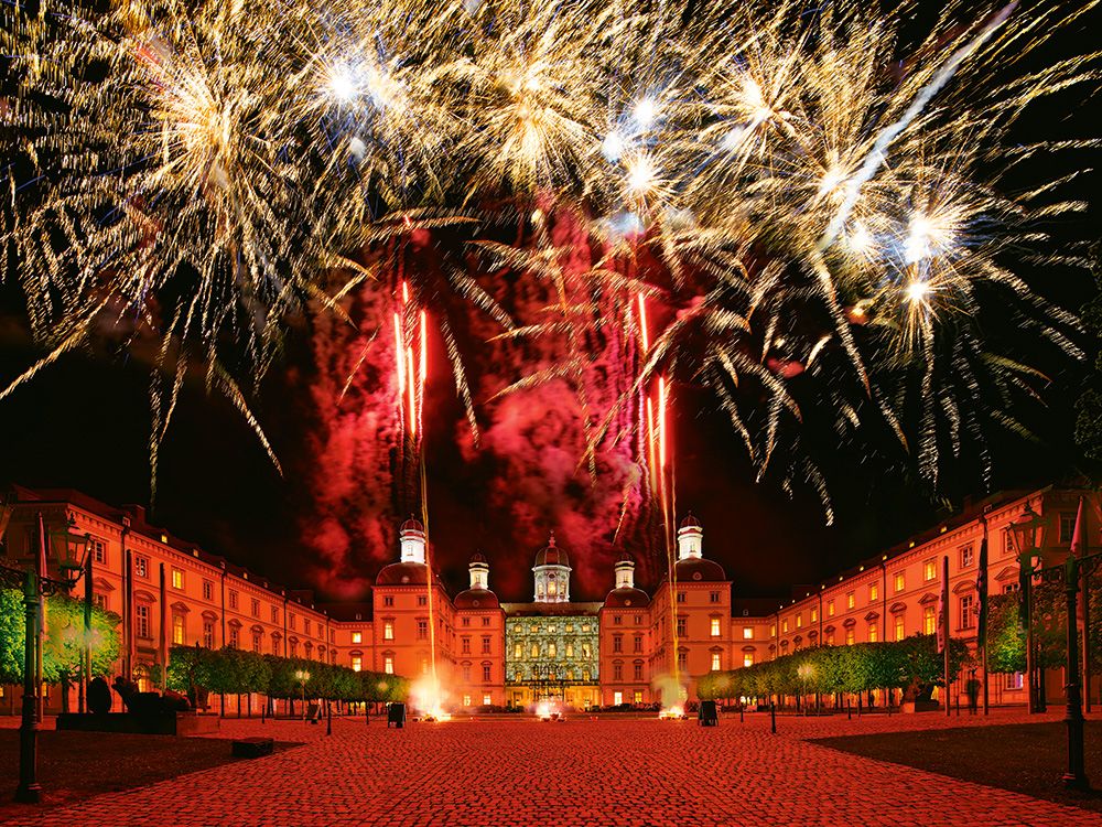 WINE AWARDS 2019: Feuerwerk über Schloss Bensberg WINE AWARDS 2019: Feuerwerk über Schloss Bensberg