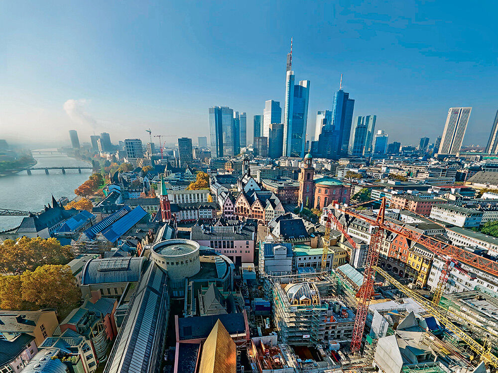 blick-vom-dom-auf-skyline-frankfurt