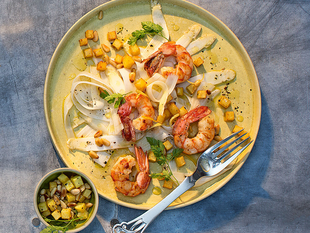 Spargel-Rezepte_Spargelnudeln_mit_Riesengarnelen