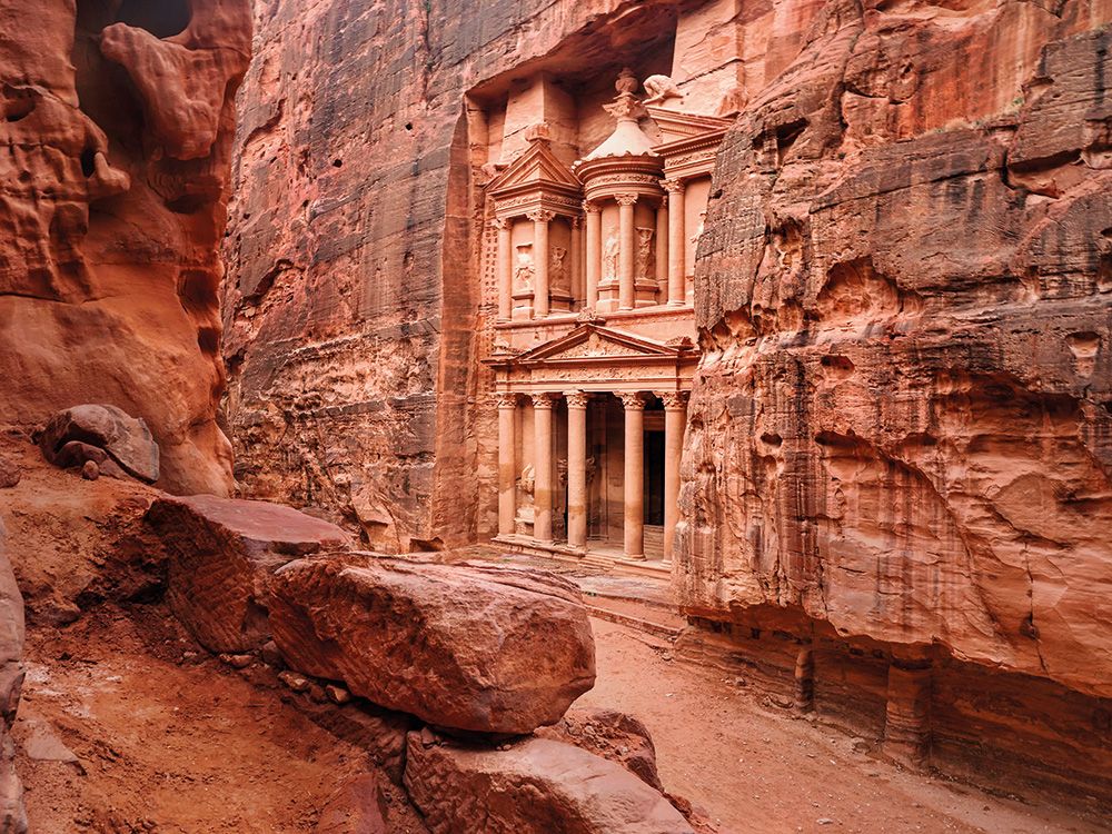 fassade-von-al-khazneh-in-petra-jordanien
