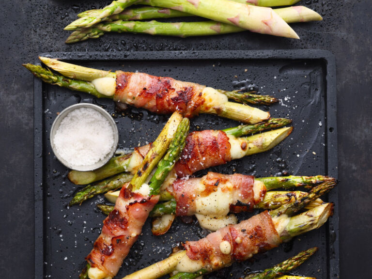 Grüner Spargel mit Bacon