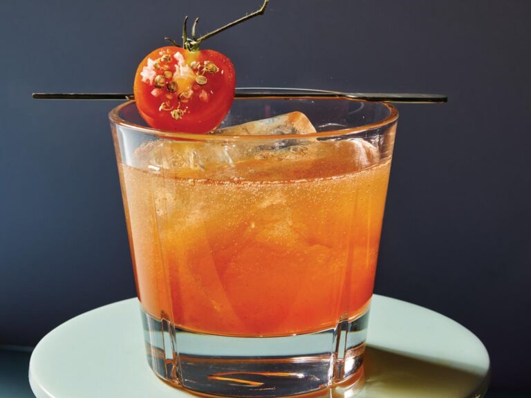 Pikanter Tomaten-Shrub