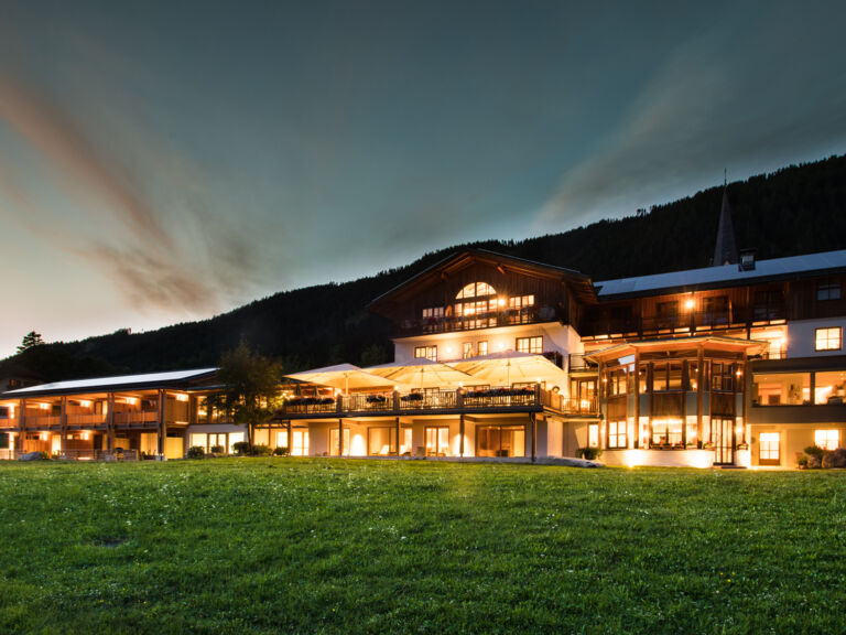 die-forelle-aussenansicht-sommer-abend