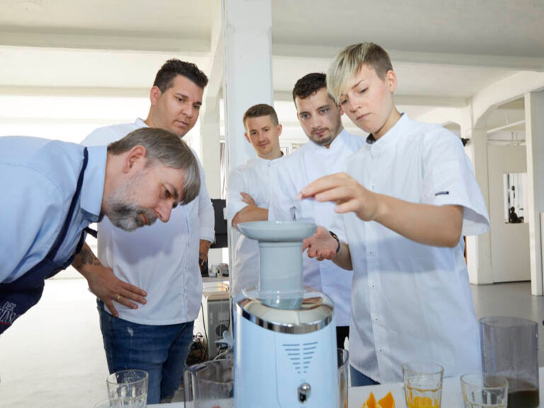 _11A2200 Kopie 2Slow Juicer Test - Der Feinschmecker