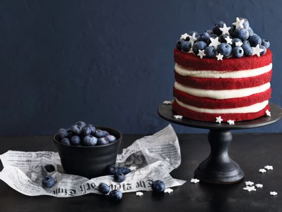 velvet-cake-stars-and-stripes-mit-heidelbeeren