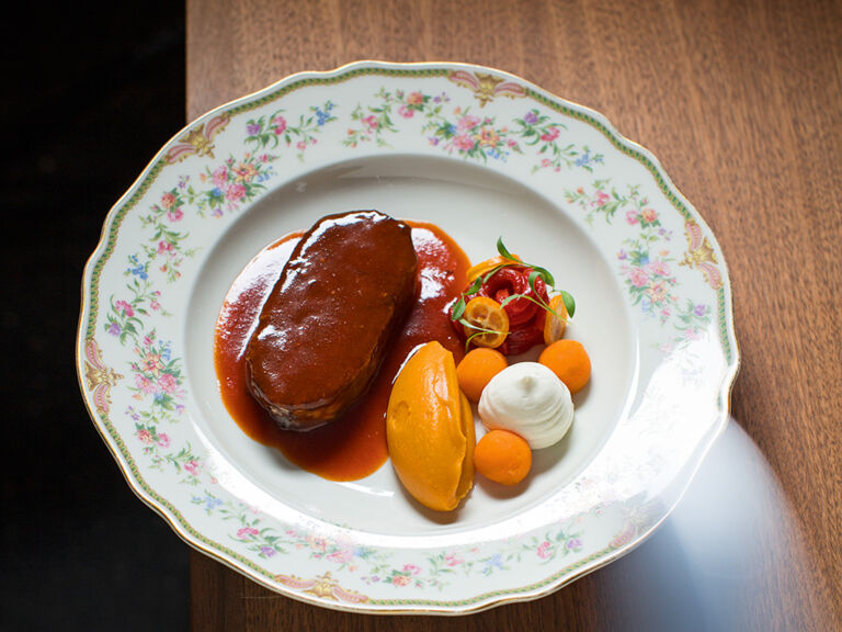 gulasch-vom-wagyu-mit-suesskartoffel-paprika-kreuzkuemmel-christopher-wecker