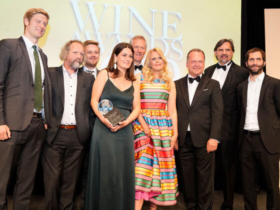 WINE AWARDS 2019: Moderatorin Barbara Schöneberger verleiht den Wine Award for Friends an „respekt-Biodyn“