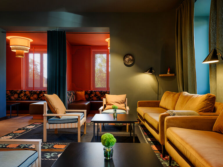 Lounge im Lifestyle-Hotel "Bussi Baby" in Bad Wiessee