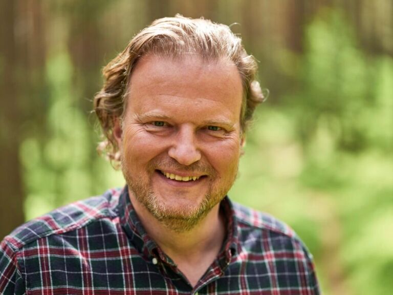 Kochbuchautor Christian Teppe im Wald