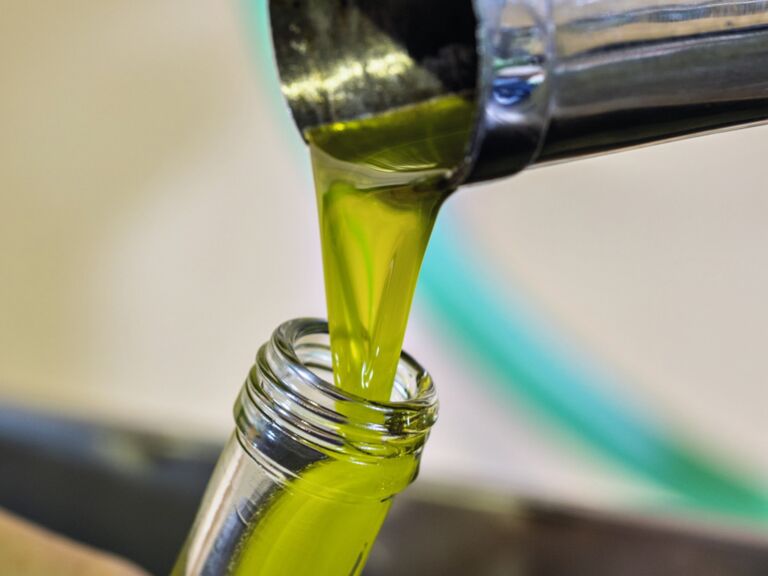 Olivenöl-Abfüllung