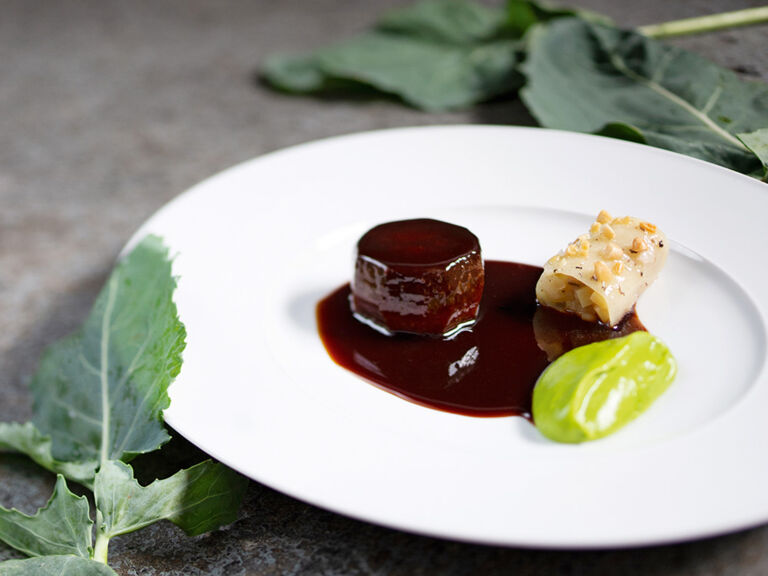 kohlrabi-im-trueffel-teriyaki-saft-kartoffel-cannollono-blumenkohlpueree-stephan-hentschel