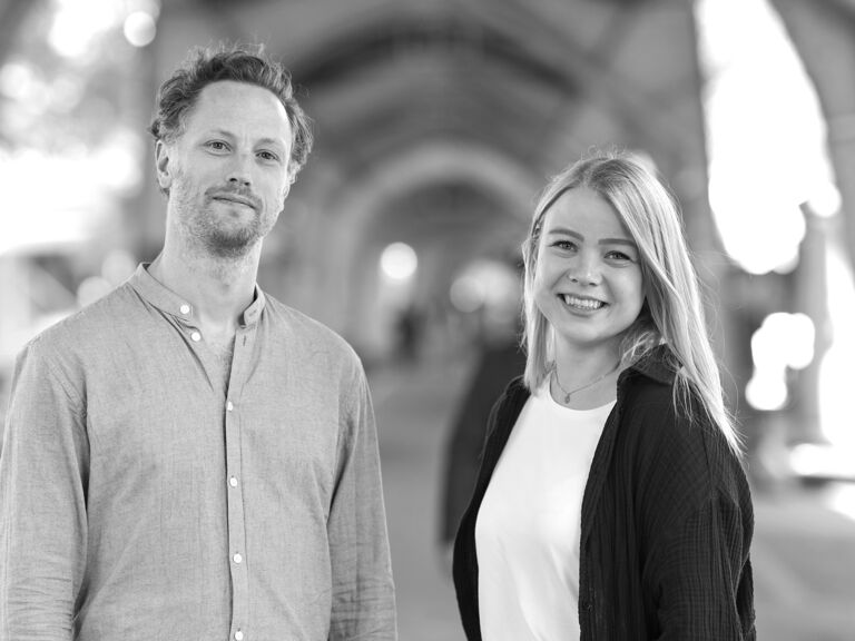 Julius Schneider und Verena Kassubek auf dem Isemarkt