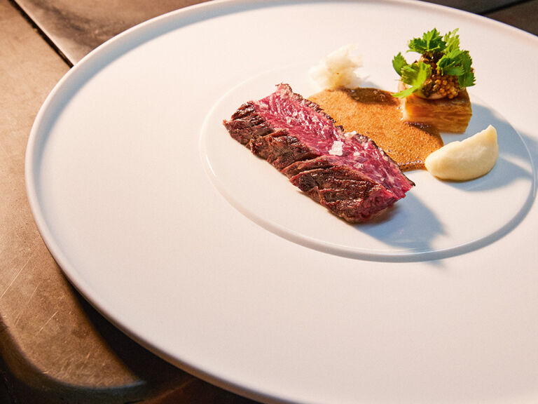 wagyu-onglet-sellerie-jus-rossini-kapern-senf-juegen-wolfsgruber