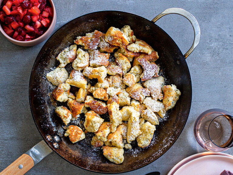 kaiserschmarren-mit-mohn-und-cranberry-apfel-kompott