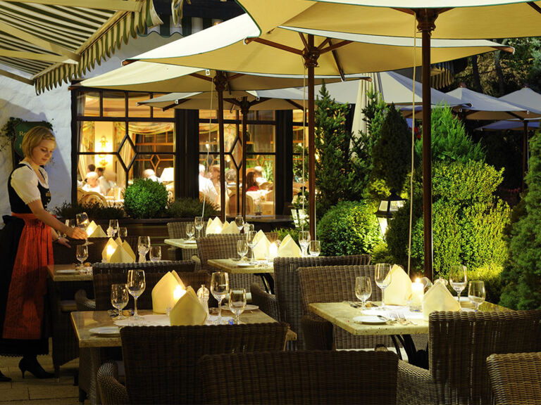 hotel-bareiss-restaurant-draussen