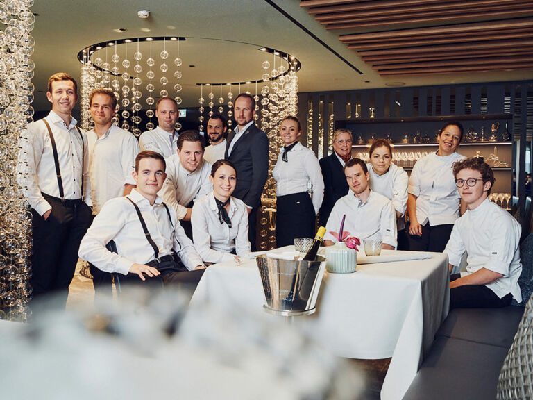 sternerestaurant-oesch-noir-team-manuel-ulrich