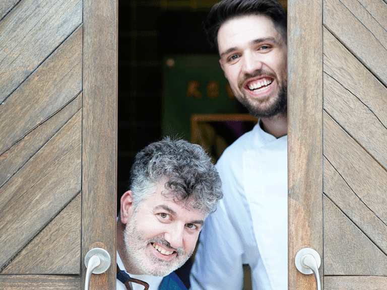 portrait-gastgeber-rafael-prieto-koch-jose-ramon-bustamante-restaurant-el-serbal