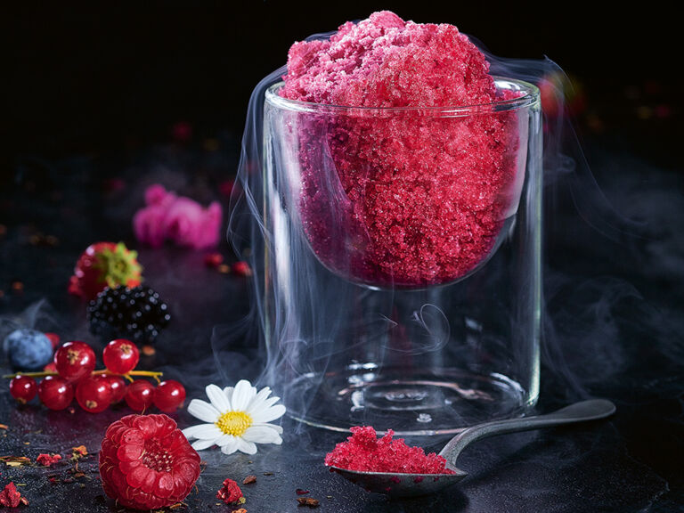 Granité mit rotem Früchtetee
