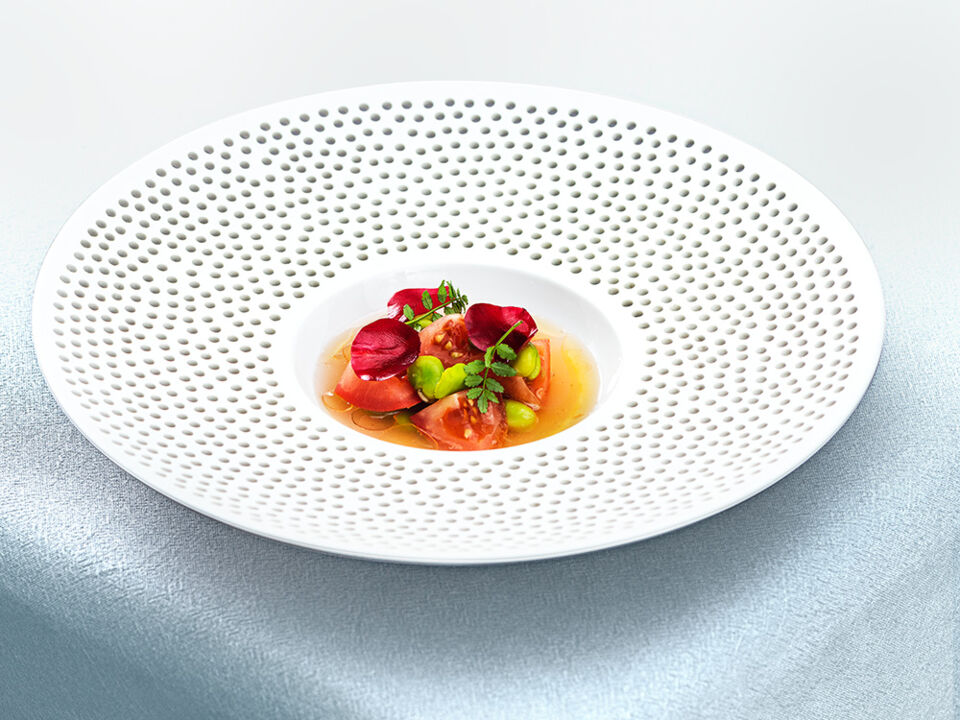 Amela-Tomaten,gegrillte Fava-Bohnen und Rosen-Molke-Vinaigrette