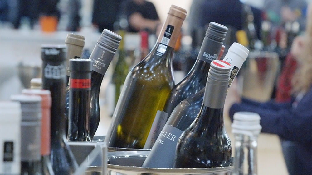 Weinflaschen auf der ProWein