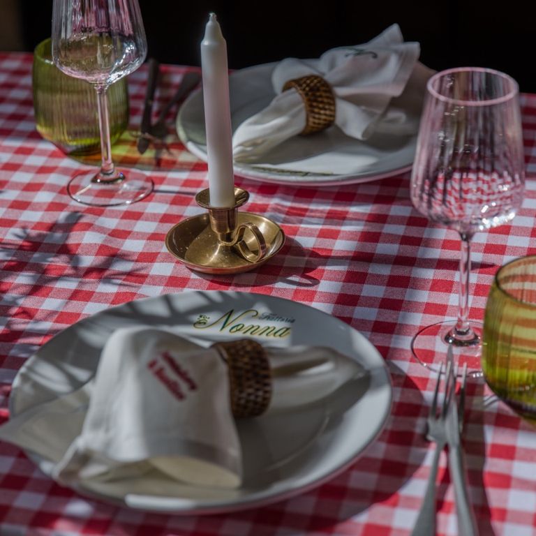 Gro&szlig; (NONNA_Innen_202606_MH_46)
