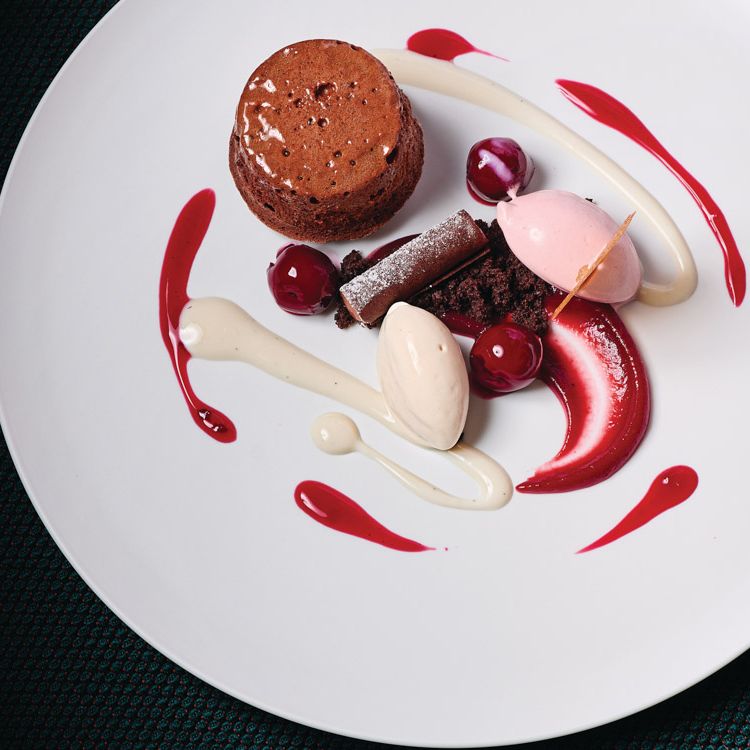 schokosouffle-mit-sauerkirschen-kokos-und-kakao